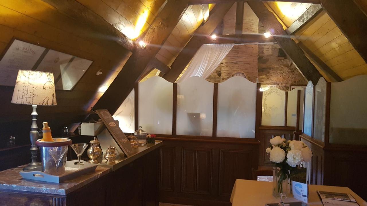 Le Cafe Du Village - Bar A Cocktails & A Ambiance Lohéac Екстериор снимка