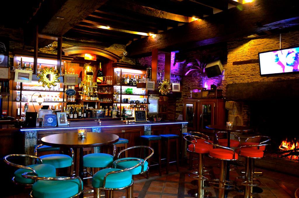 Le Cafe Du Village - Bar A Cocktails & A Ambiance Lohéac Екстериор снимка