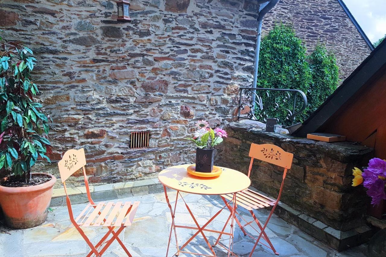 Le Cafe Du Village - Bar A Cocktails & A Ambiance Lohéac Екстериор снимка
